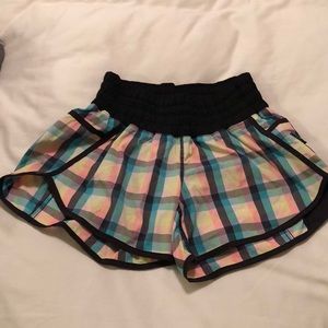 Lululemon plaid running shorts size 6